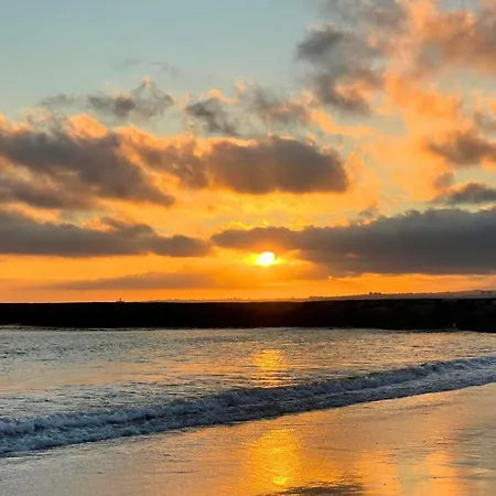 Sunset Surf Twin Private Lockable With A Private Bathroom For Your Own Use And Shared Kitchen And Living Penzion Almada