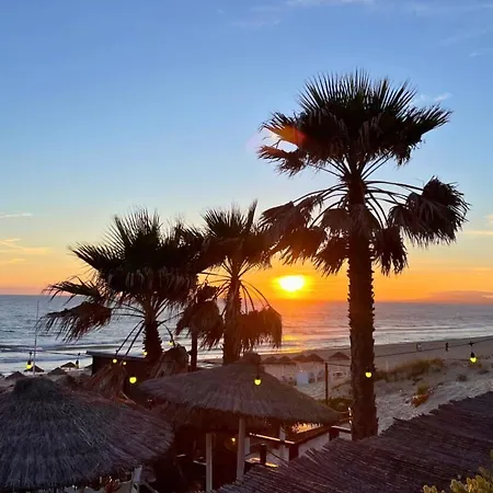 Sunset Surf Twin Private Lockable With A Private Bathroom For Your Own Use And Shared Kitchen And Living Penzion Almada